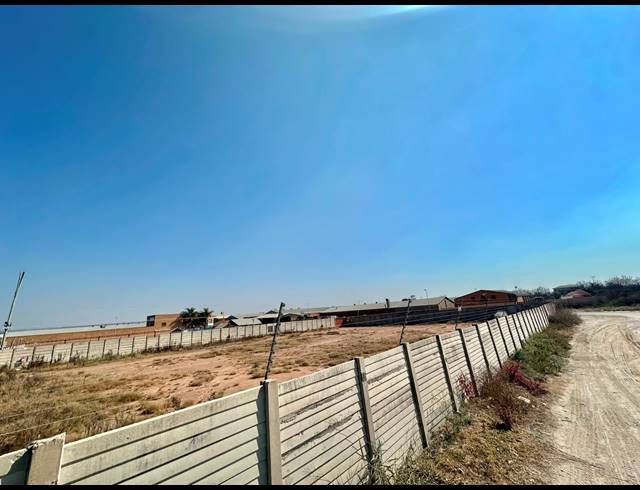 2,285M² VACANT LAND FOR SALE IN LADINE